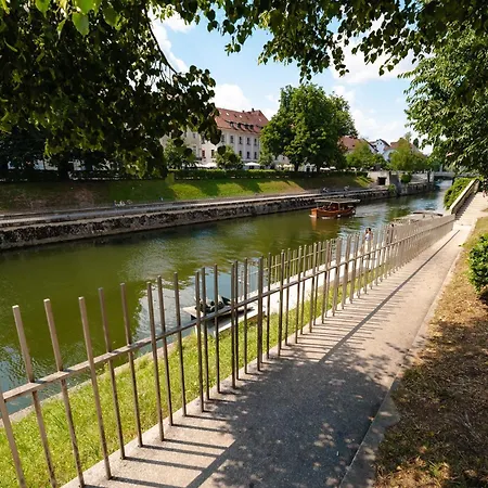 Riverside Lux
